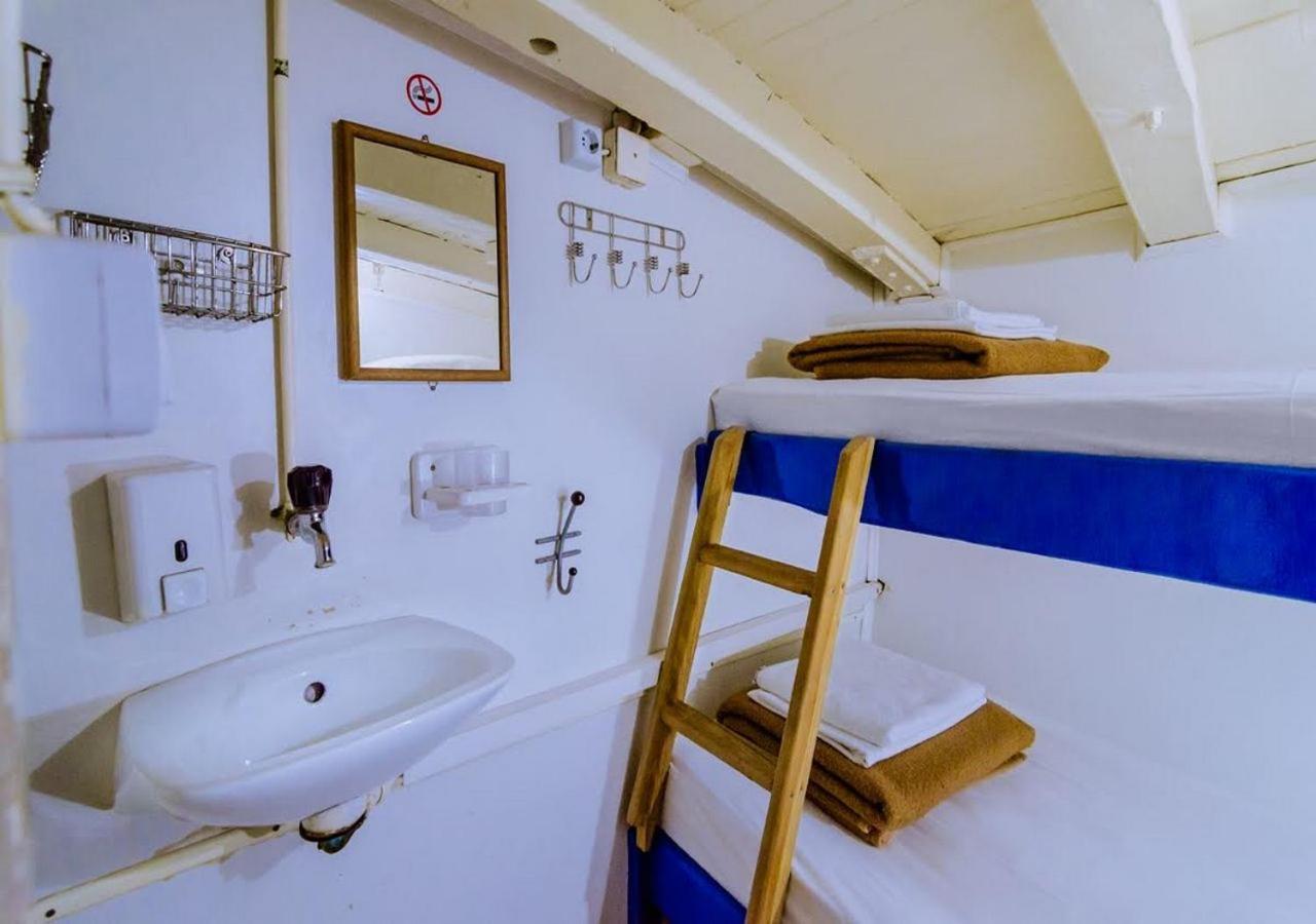 Rhythm Floating Hostel - Zara Esterno foto